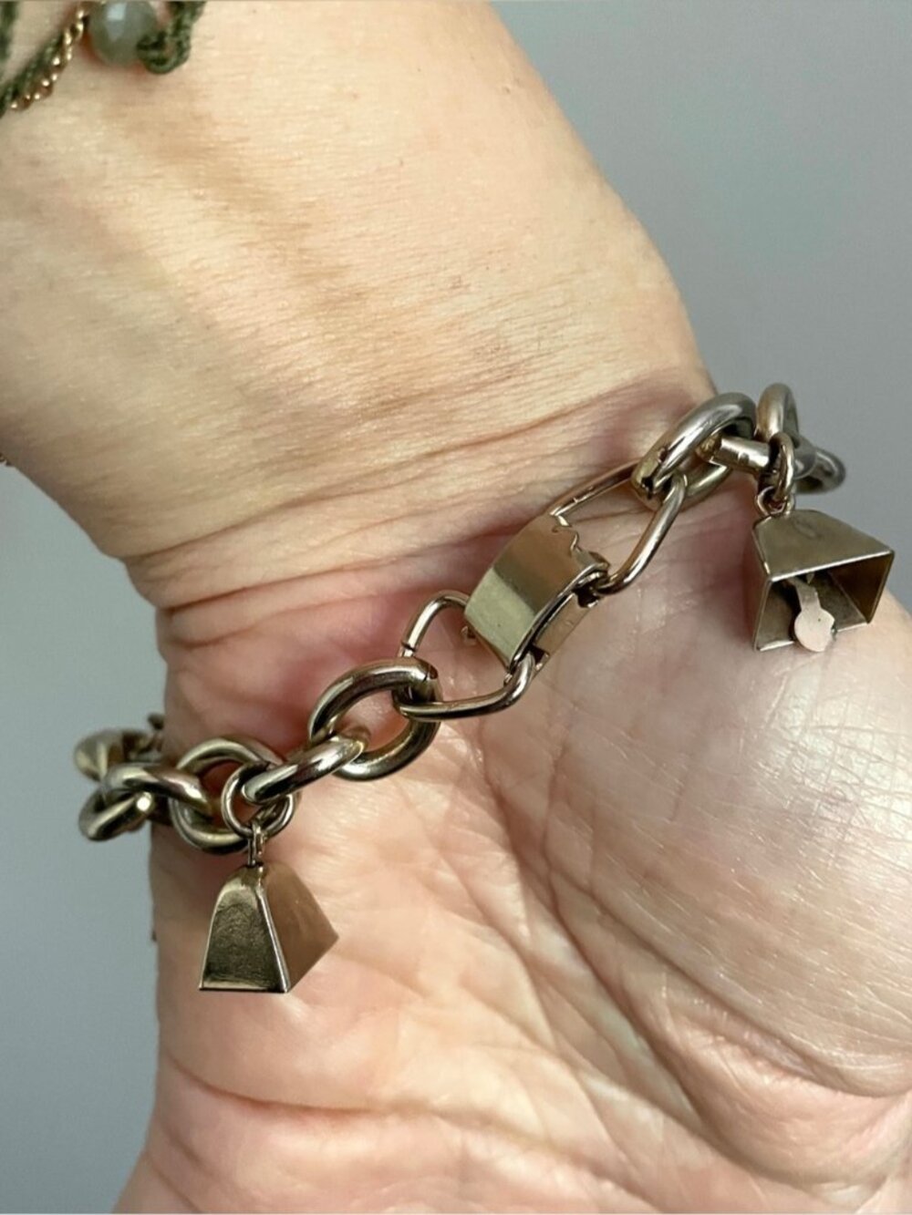 Vintage Kent Silver Tone Charm Bracelet w/ 6 Charms - 7.5” - Picture 13 of 15